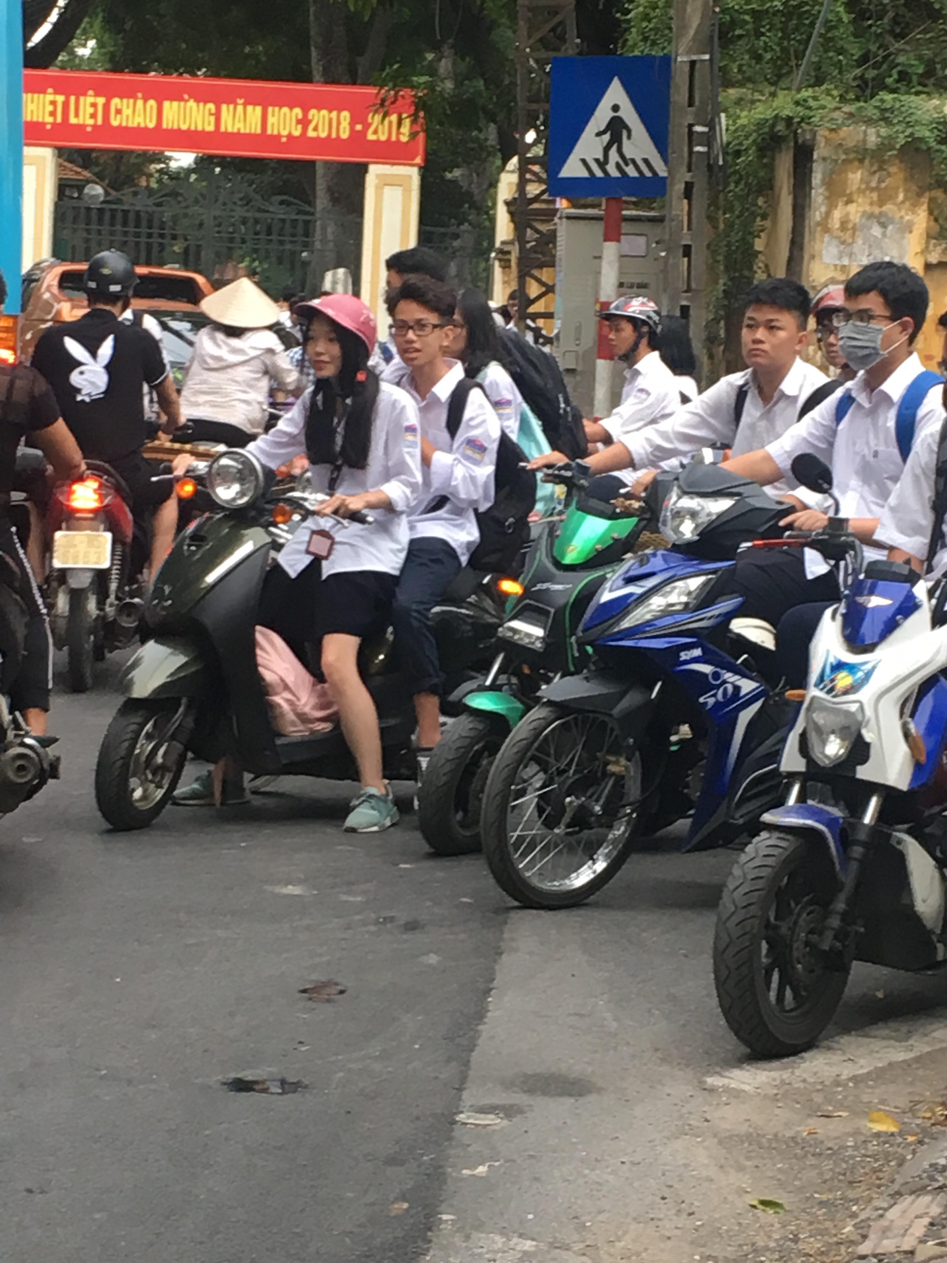 An toàn giao thông trong trường học: Cần giáo dục thường xuyên